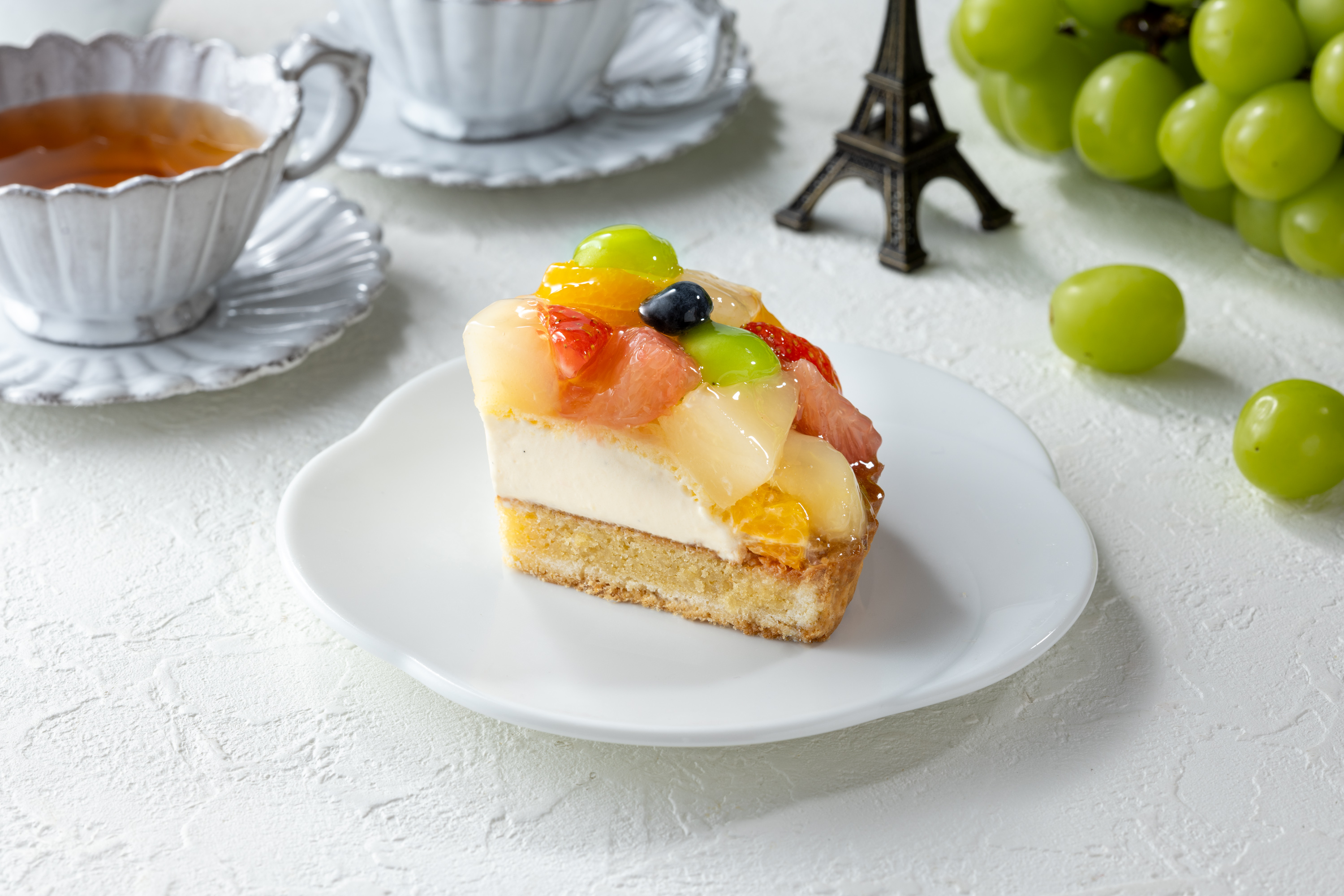 260625_fruitscustardtart_shinemuscat_cut.jpg