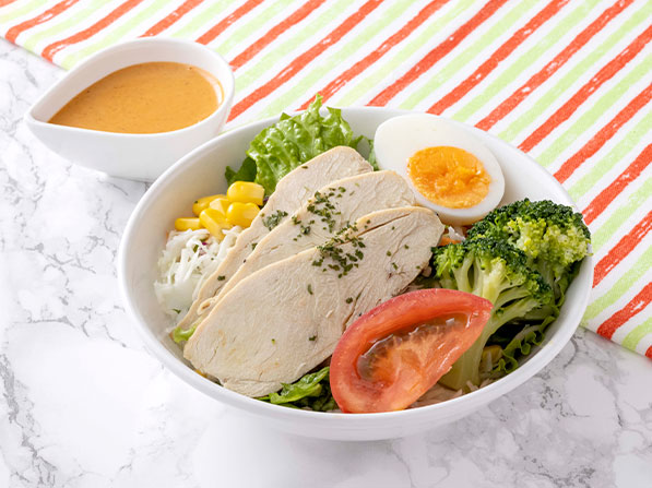 チキンとたまごのサラダ コブドレッシング Salad サラダ