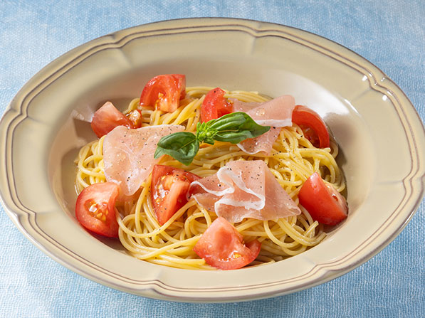 生ハムとトマトの冷製和風ソースパスタ</br>〈サラダ付き〉