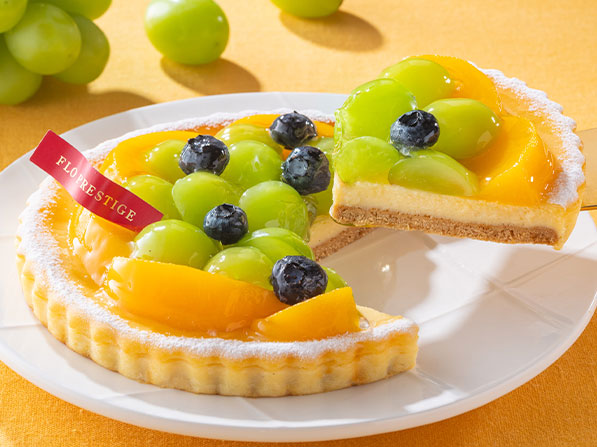 シャインマスカットと黄桃のタルト～チーズ～