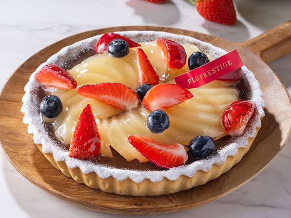 洋梨と苺のショコラタルト