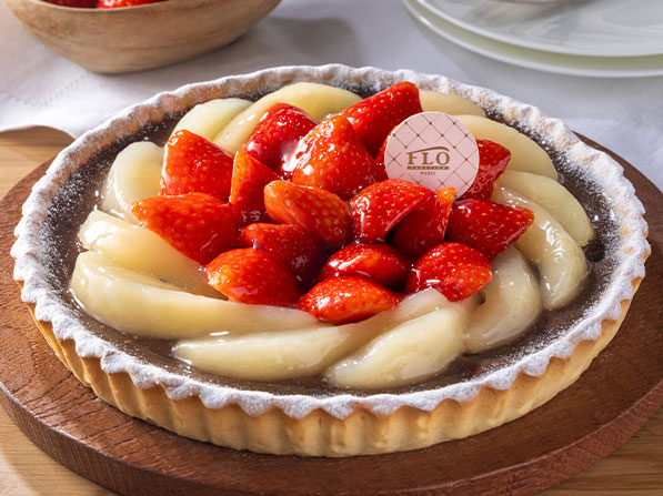 あまおうと洋梨のショコラタルト