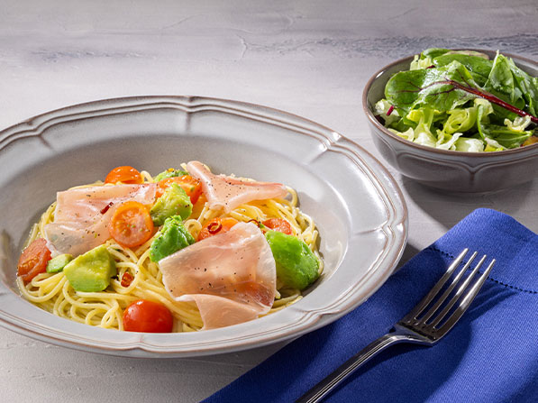 アボカドと生ハムのパスタ