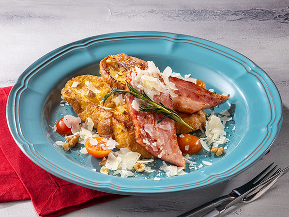 ベーコンと十勝パルメザンチーズのフレンチトースト