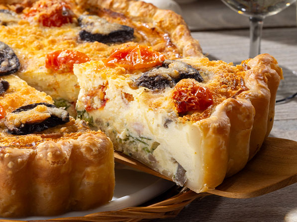 フランス産マッシュルームとセミドライトマトのキッシュ