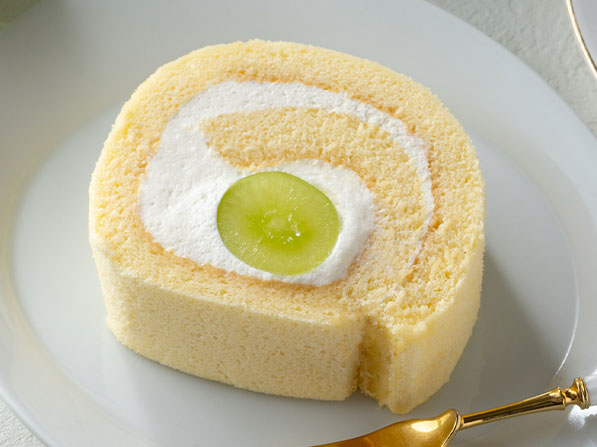 シャインマスカットのロールケーキ